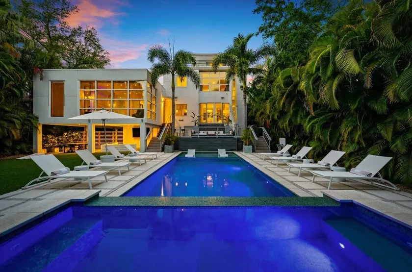 Tampa's #1 Rated Private 1 Acre Luxury Estate- Stunning Pool Spa! Best Location! - Image 1