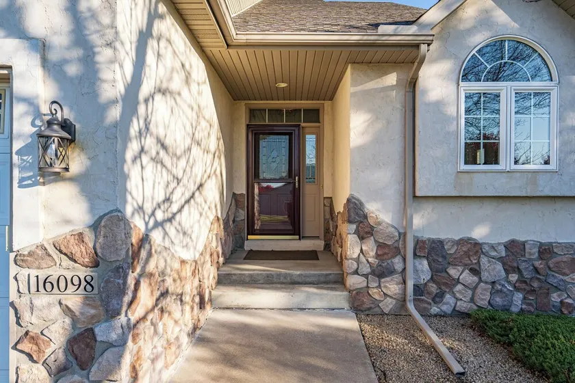 Maple Grove Retreat - Image 1