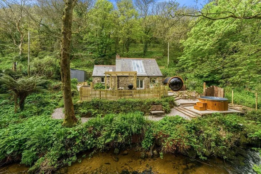 Romantic Riverside Cottage by the beach with Hot Tub, Sauna & Log Burner - Former Art Studio of Samu - Image 1