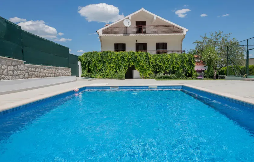 Amazing Home In Runovic - Image 1
