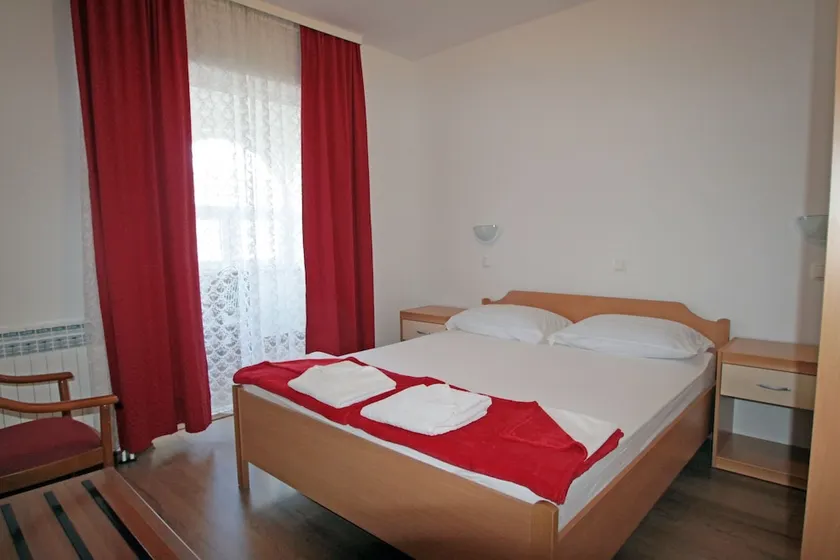 2-Zimmer-Ferienwohnung mit Terrasse und Meerblick Vinjerac, Zadar (A-5811-d) - Image 1