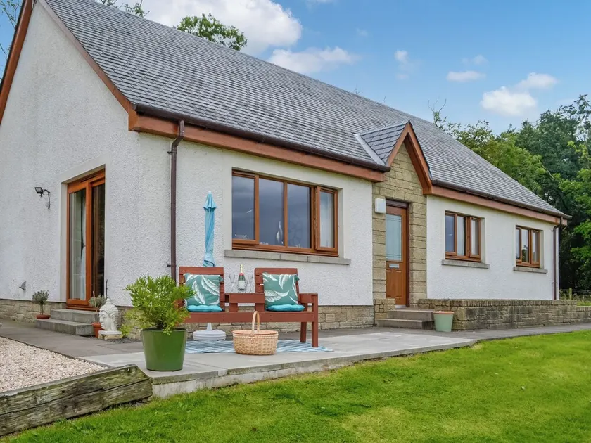 3 bedroom accommodation in Cumnock - Image 1