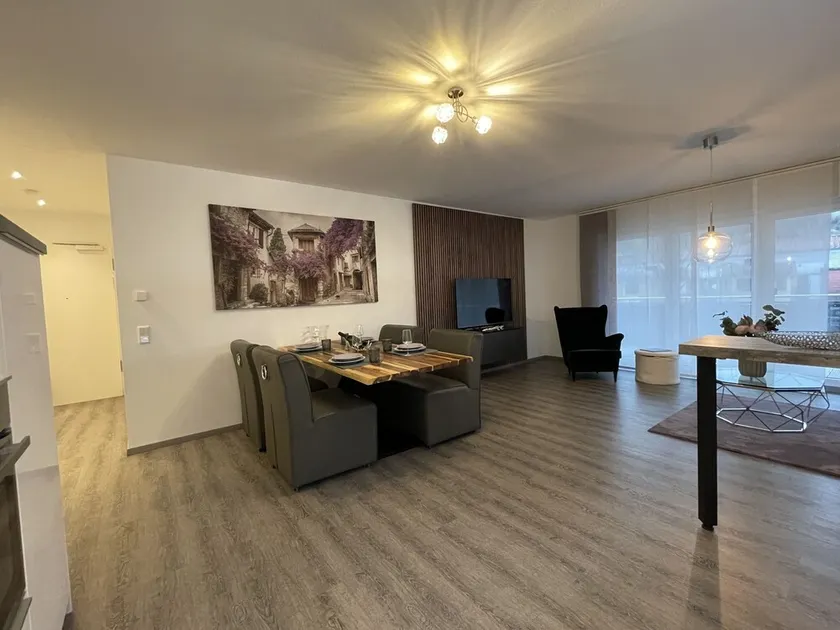 Modern and centrally located holiday apartment with a large balcony. - Image 1