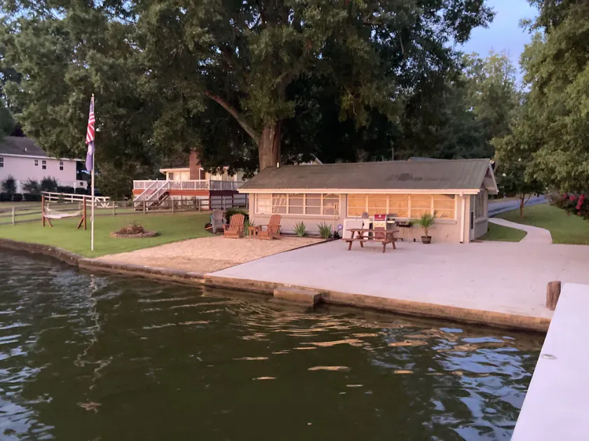 Lakefront Cabin on Lake Greenwood - Image 1