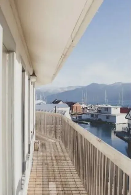 Scenic Bay Motel room 3 - Image 1