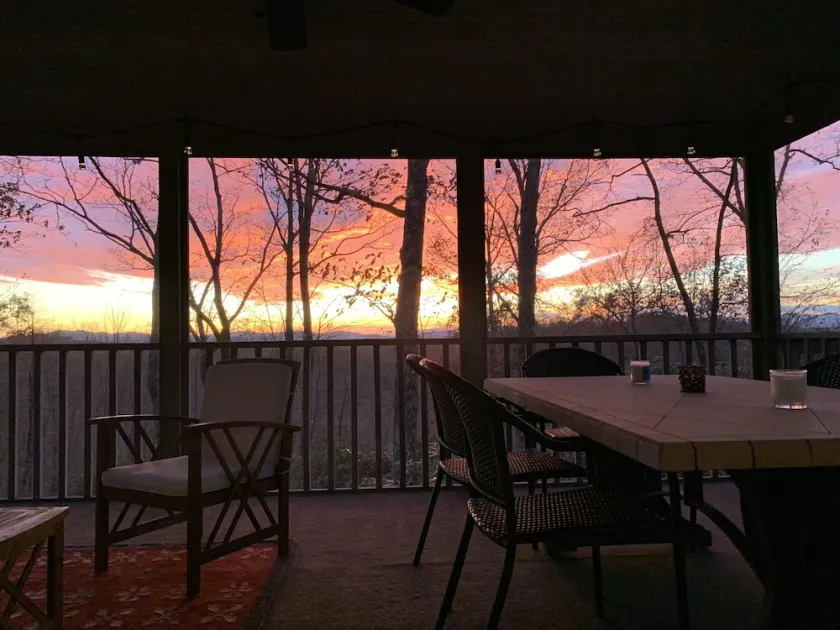 Spectacular panoramic mountain views!  3 king suites, hike, bike, swim, paddle - Image 1