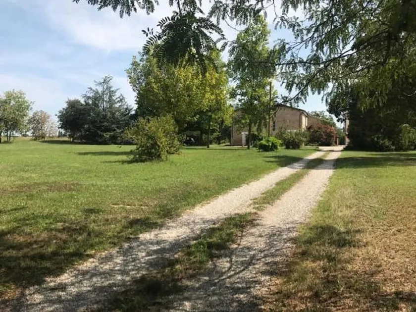 Farmhouse 3 km from the center of Mantua - Image 1