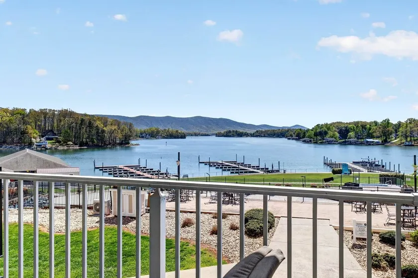 #110 Pointe - 1 Bedroom Lakefront Condo at Mariners SML - Image 1