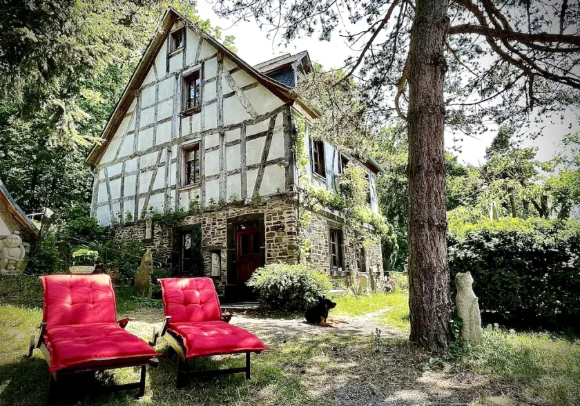 Exceptional half-timbered house in the direct vicinity of the Moselle - Image 1