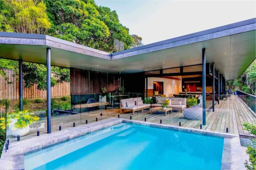 Architectural Luxury Retreat in Rainforest Reserve - Image 1