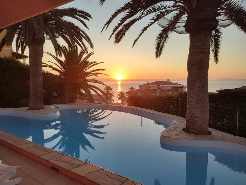 Nea Villa, för 11 personer, pool, panoramaterrass, 70 meter från stranden!! - Image 1