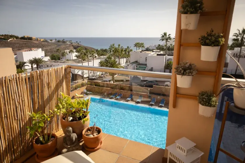 Sea view apartment 4pax with pool near the beach - Image 1