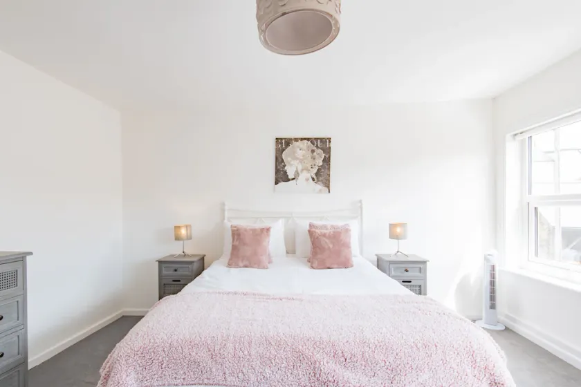 Pet friendly cottage, a stone's throw away from the beach. - Image 1