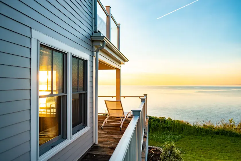 Cliff side home directement sur la baie de Cape Cod avec plage privée - Image 1