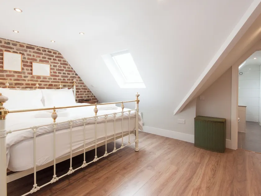 3 bedroom accommodation in Duke Street - Image 1