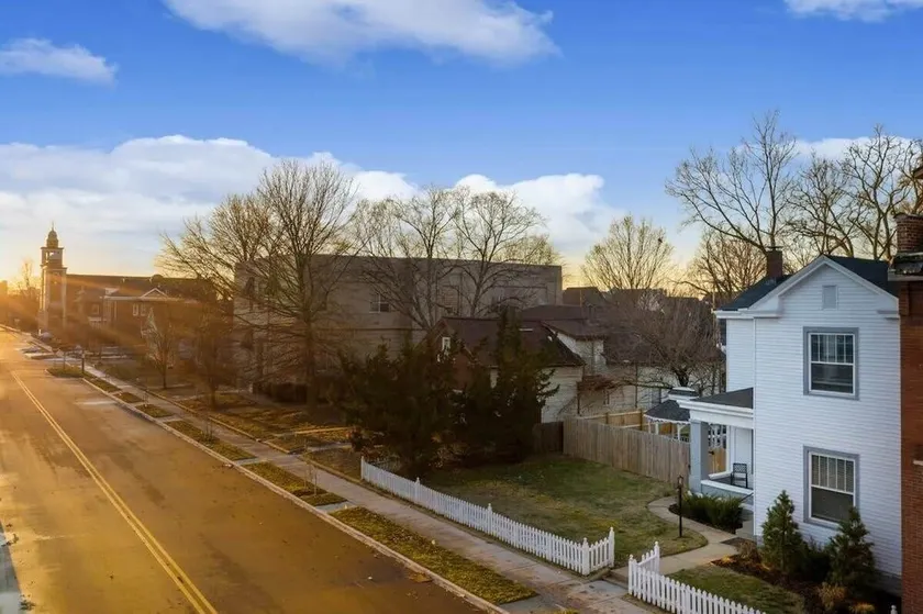 Charming 3BR w Large Yard Walk to Downtown - Image 1