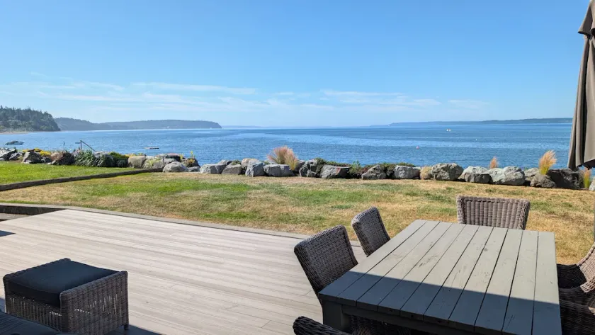 Sunlight Beach Getaway - sleeps 8, beachfront getaway on Useless Bay - Image 1