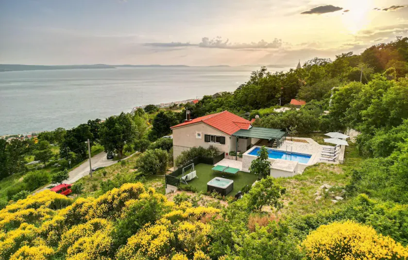 Magnifique maison à Omis - Image 1