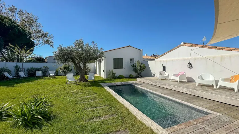 Villa de luxe avec piscine au centre de La Couarde - Image 1