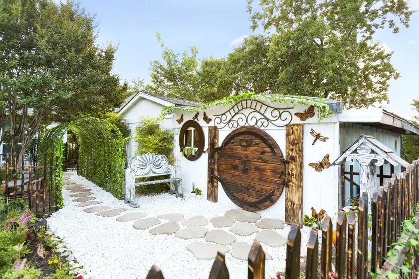 Hobbit House - Couples Hideaway - Image 1