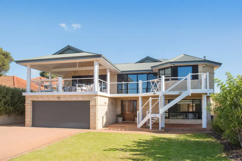 Moondance on the Bay - Beachfront | 7 bedrooms, 3 lounges | close to town - Image 1