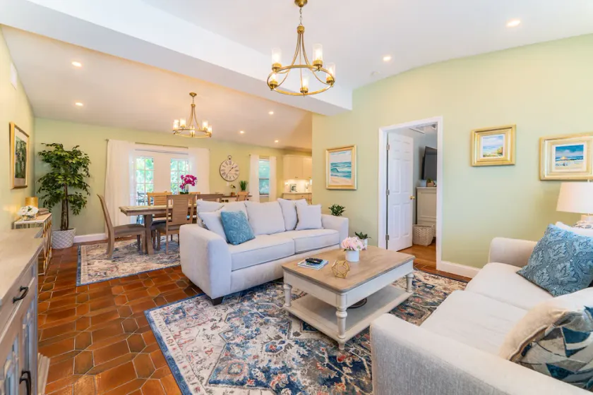 Fabulous 3 bedroom 3 bath home near the beach with massive garden - Image 1
