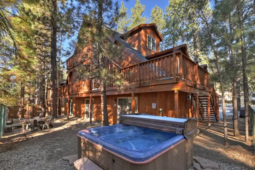 Big 10 Luxury Cabin/Walk to Snow Summit- HotTub - Image 1