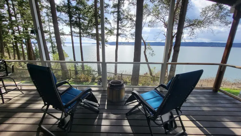 Amazing Views and Whale Watching from Indoors and Outside, with AC! - Image 1