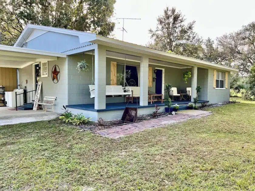Quiet Farmhouse IN THE COUNTRY close to major theme parks - Image 1