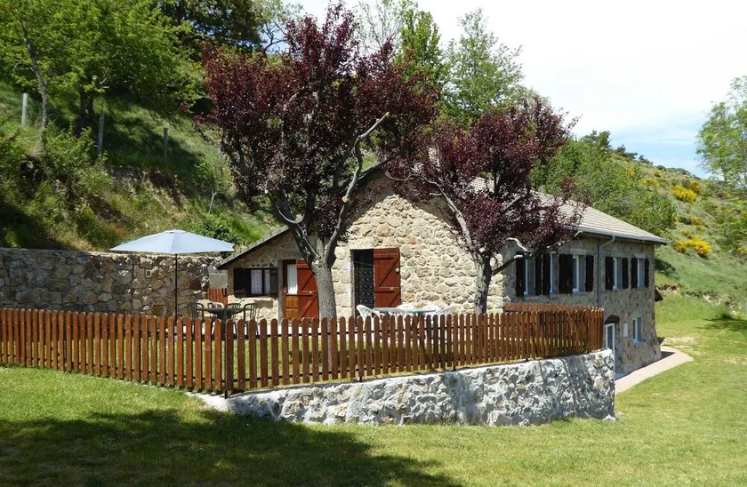 SUPER GÎTE en pleine campagne ardéchoise, lac à 7 kms, 8 Personnes - Image 1