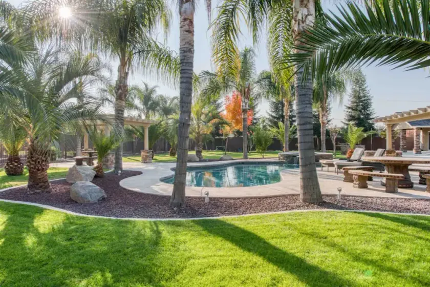 Modern 4-bedroom Villa w/ Pool/Spa & Private Park - Image 1