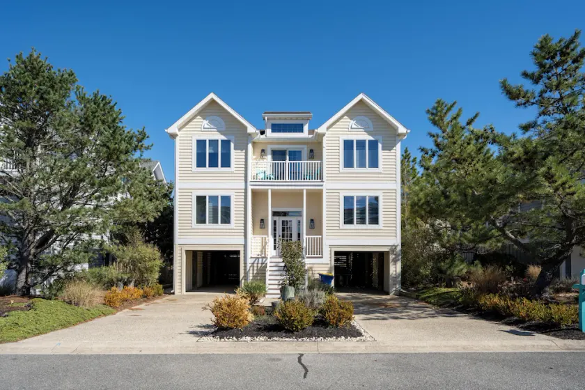 140 Henlopen Shores - Large home close to the beach in Cape Shores! - Image 1