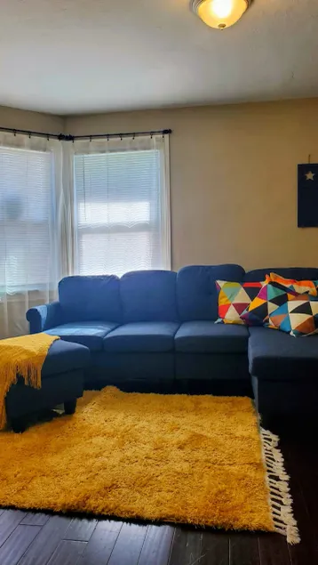 Cozy 2 Bedroom Home ( Pet Friendly) - Image 1
