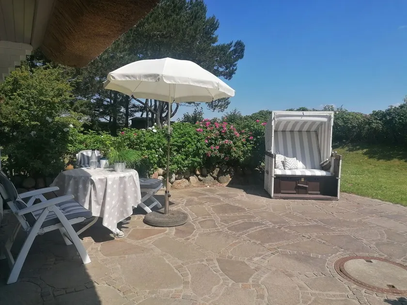 Cosy, nicely furnished apartment with spacious sunny terrace - Image 1