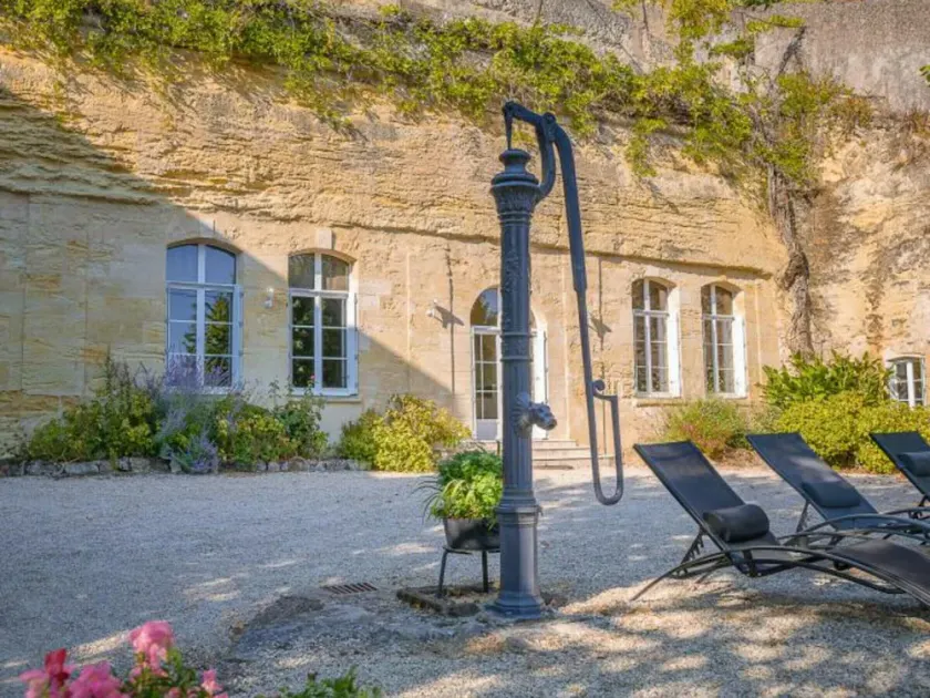 Maison troglodyte de charme avec salle de jeux et spa à Vouvray - Image 1