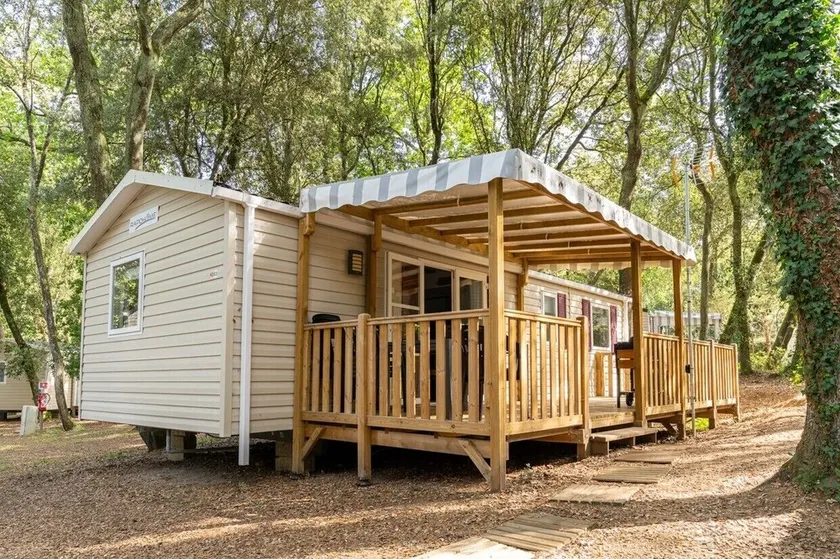 Mobile Home for 6 Guests with Shared Pool and Private Terrace - Image 1