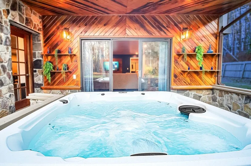 Hot Tub, Firepit, 2-King Bed Suites, Game Room, Coffee Bar, BBQ, WIFI 200 +mbps - Image 1