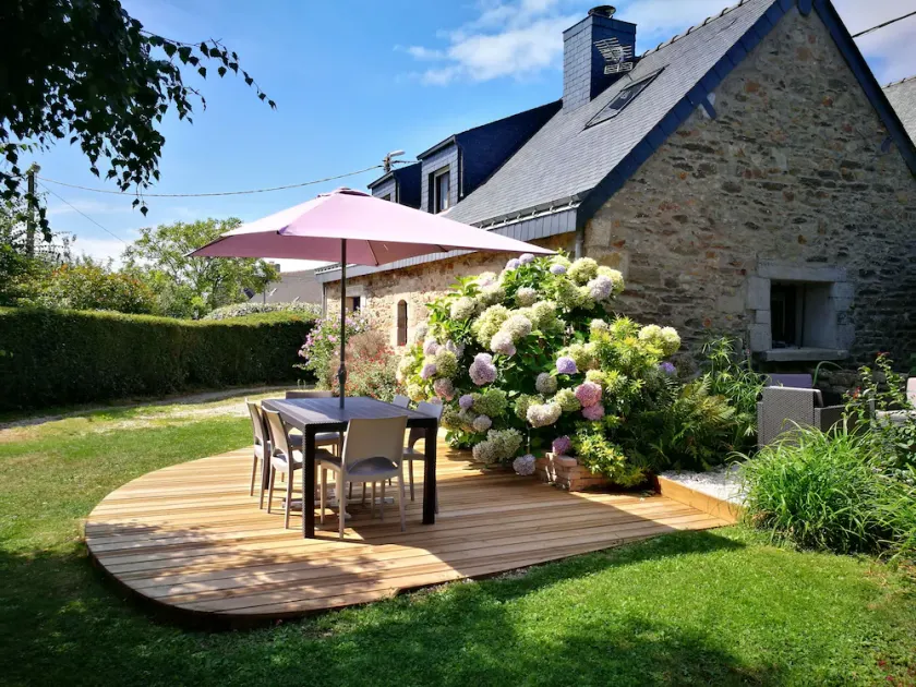 COMFORTABLE LONGERE 500M FROM THE BEACH - Image 1