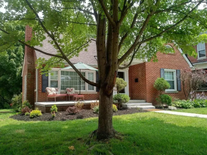 Spacious Home - Sleeps 8 Fire-pit 1 Block to EKU & Downtown, 2 Miles to I-75 - Image 1