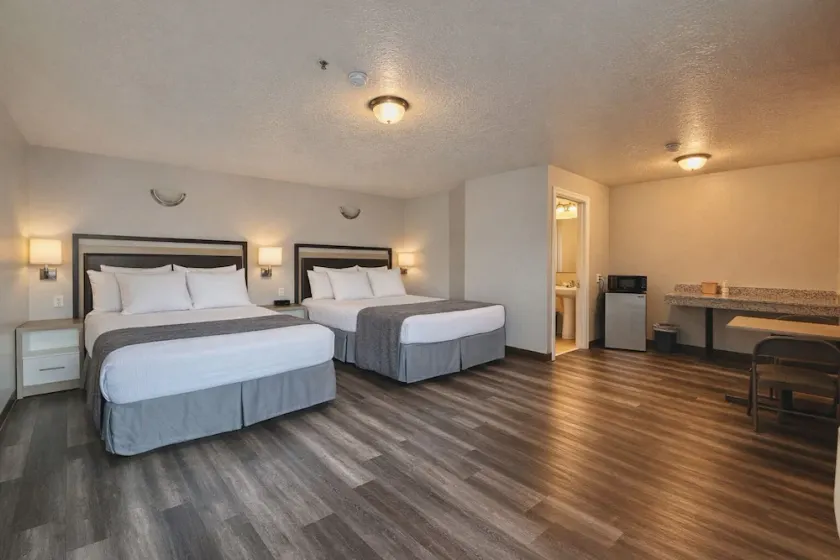 Siesta Inn - Image 1