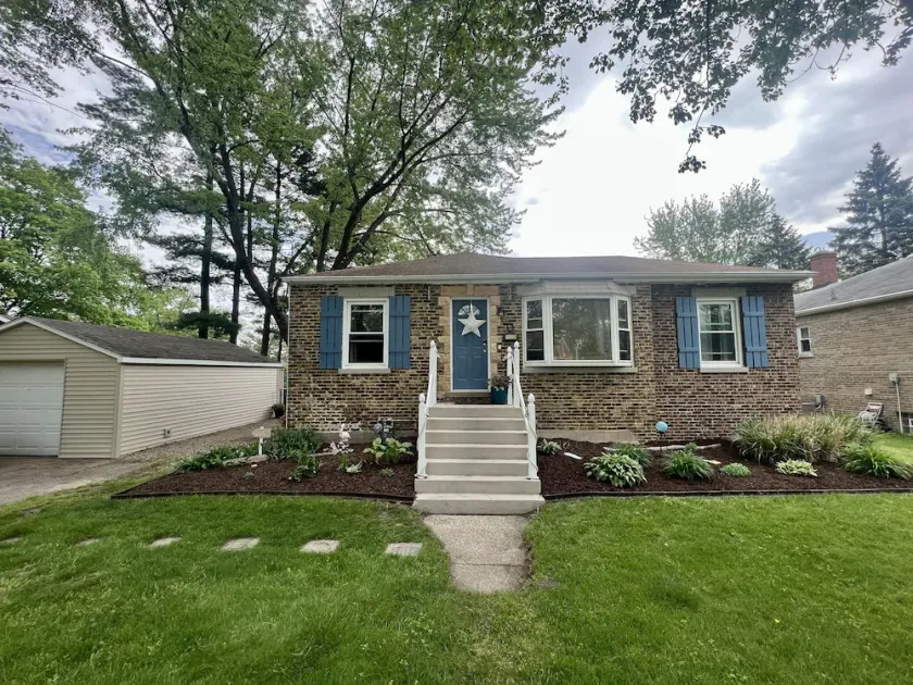 Cozy Family Cottage 2 Bed, 1 Bath Near Lake Michigan Fun and Wine country - Image 1