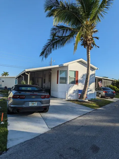 Cozy Home! Right in the heart for Estero. Restaurants, shopping, and beaches!! - Image 1
