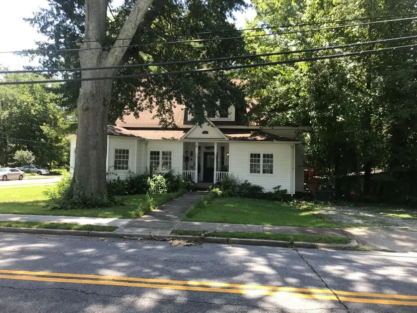 The Zen-ter BnB Suite #3 in the heart of Carrollton Georgia - Image 1