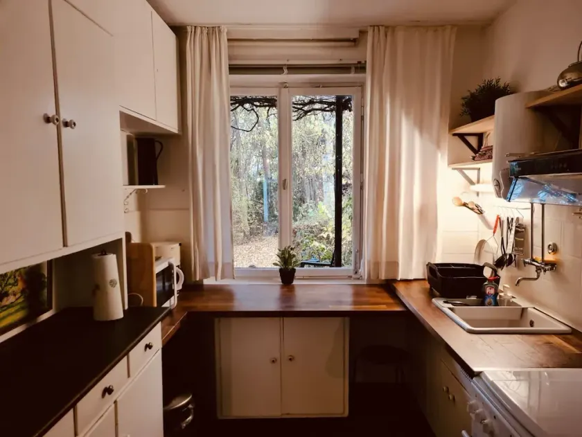 Nanas Holiday Home - Image 1