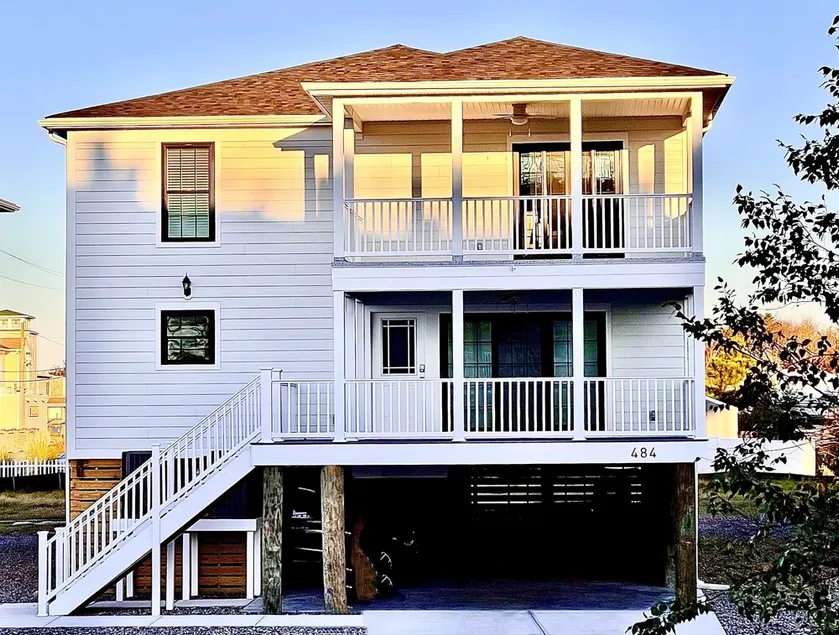 484 E Market - New construction close to town and the Beach! - Image 1
