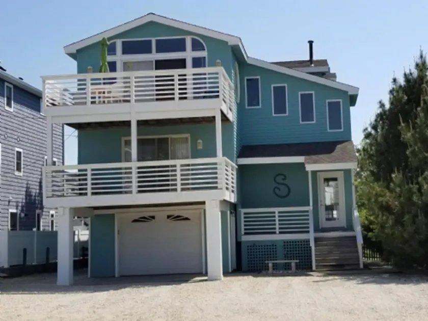 4 bedroom accommodation in Harvey Cedars - Image 1