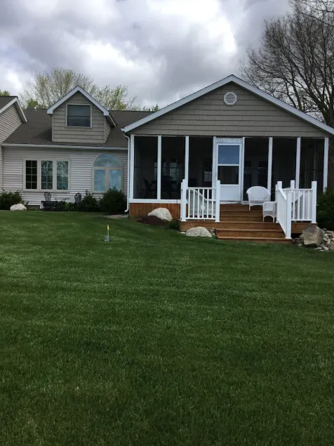 Lakeshore Retreat - Image 1