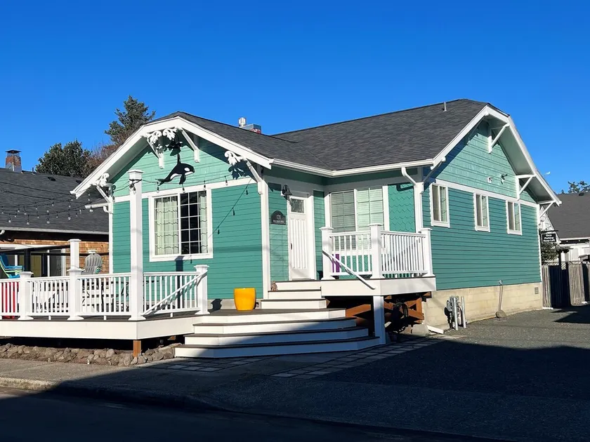 Orca Beach House Close to Beach - Image 1