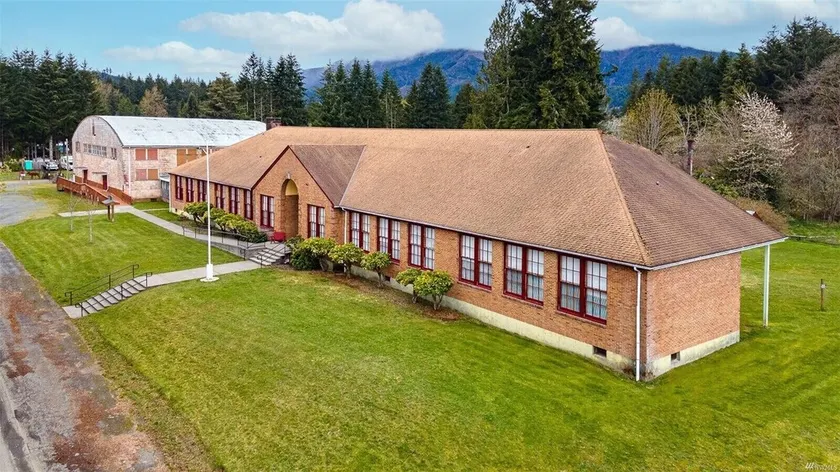 The Mineral Schoolhouse - Image 1