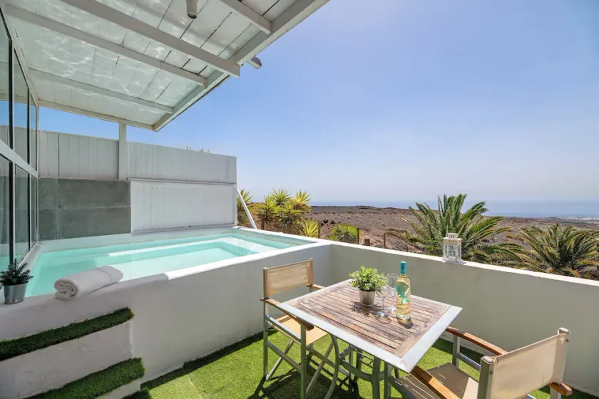 Casa vacanze 'Loft Amanecer' con vista mare, Wi-Fi e aria condizionata - Image 1